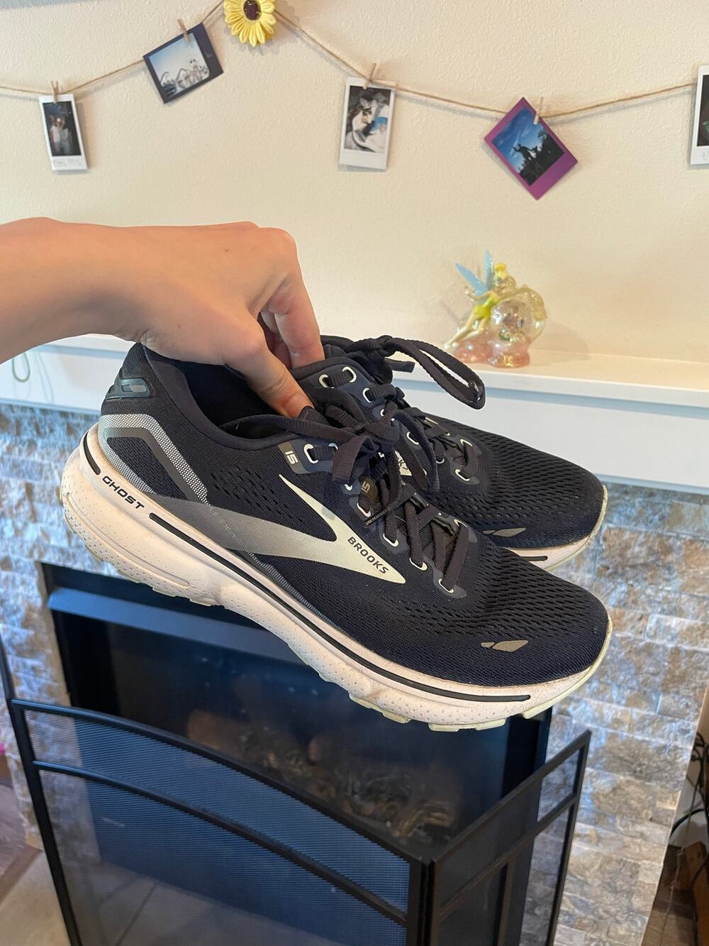 navy and white brooks running shoes